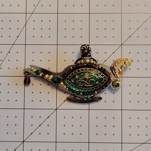 Liztech Vintage Aladdin's Lamp Brooche